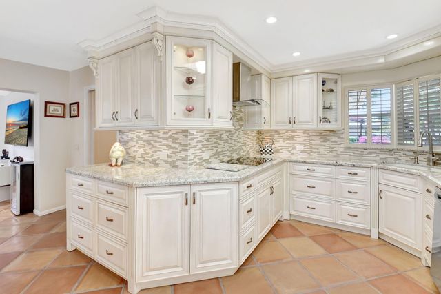 18 Bristol Lane, Boynton Beach, FL 33436