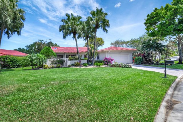 18 Bristol Lane, Boynton Beach, FL 33436