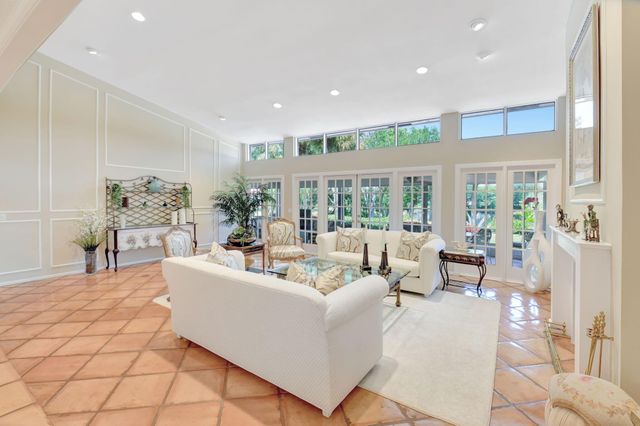 18 Bristol Lane, Boynton Beach, FL 33436
