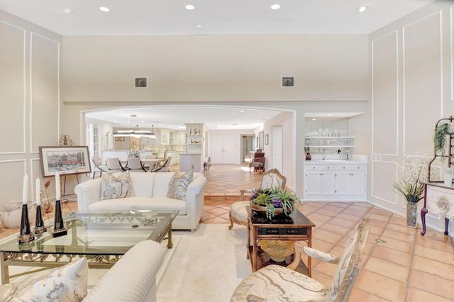 18 Bristol Lane, Boynton Beach, FL 33436