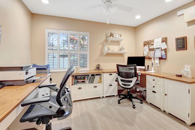 18 Bristol Lane, Boynton Beach, FL 33436