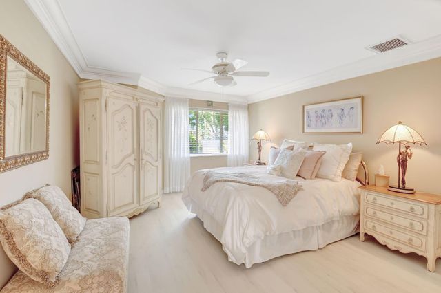 18 Bristol Lane, Boynton Beach, FL 33436