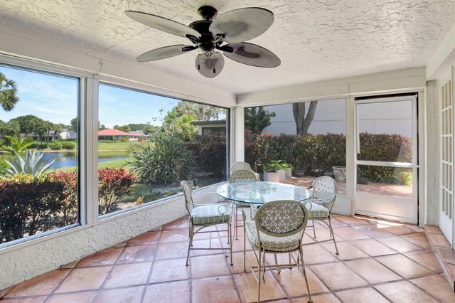 18 Bristol Lane, Boynton Beach, FL 33436