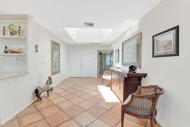 18 Bristol Lane, Boynton Beach, FL 33436