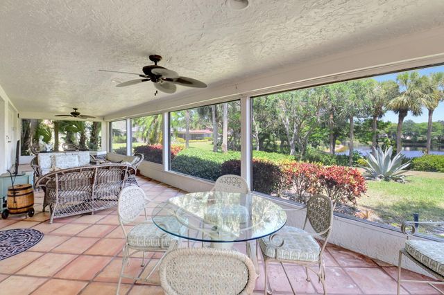 18 Bristol Lane, Boynton Beach, FL 33436