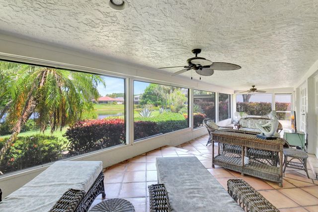 18 Bristol Lane, Boynton Beach, FL 33436