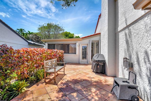 18 Bristol Lane, Boynton Beach, FL 33436