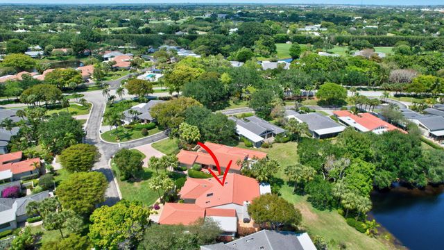 18 Bristol Lane, Boynton Beach, FL 33436