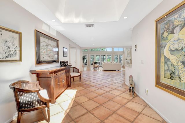 18 Bristol Lane, Boynton Beach, FL 33436