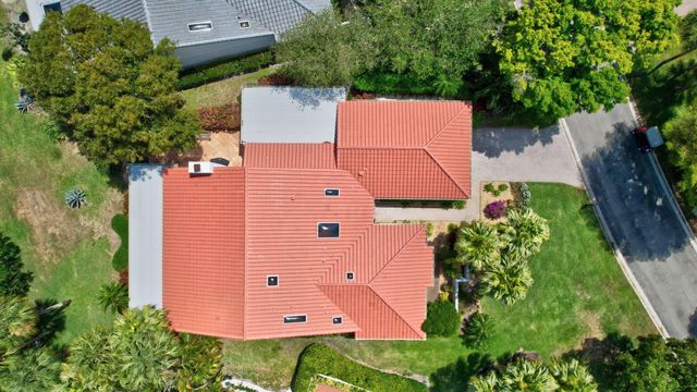 18 Bristol Lane, Boynton Beach, FL 33436