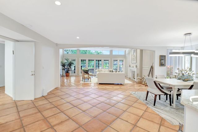 18 Bristol Lane, Boynton Beach, FL 33436