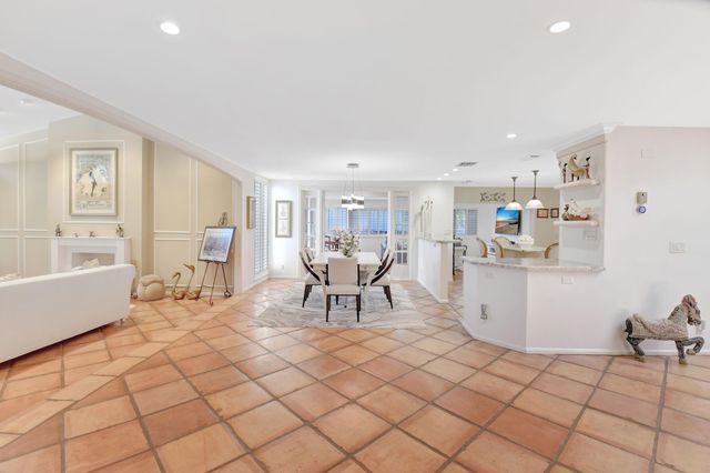 18 Bristol Lane, Boynton Beach, FL 33436