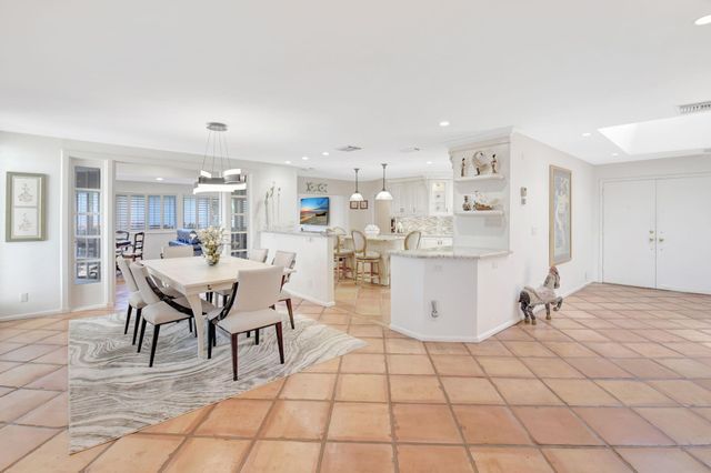 18 Bristol Lane, Boynton Beach, FL 33436