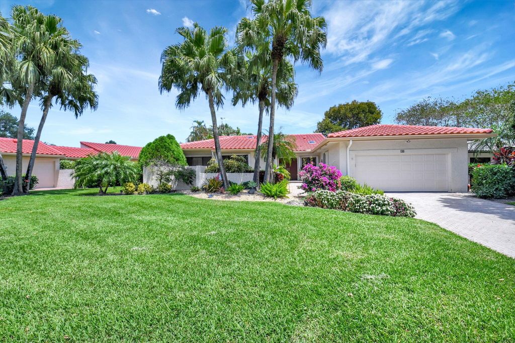 18 Bristol Lane, Boynton Beach, FL 33436