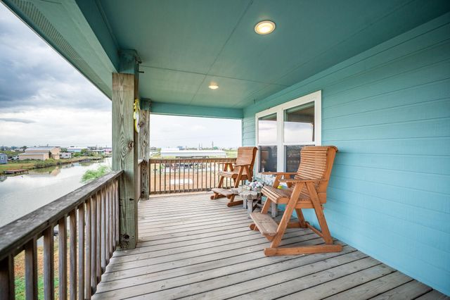 115 Albacore Street, Sargent, TX 77414