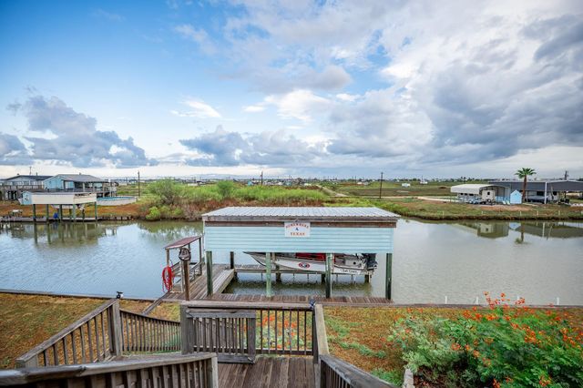 115 Albacore Street, Sargent, TX 77414