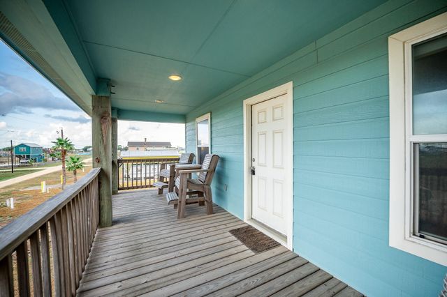 115 Albacore Street, Sargent, TX 77414