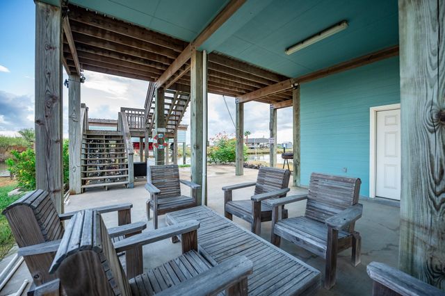 115 Albacore Street, Sargent, TX 77414