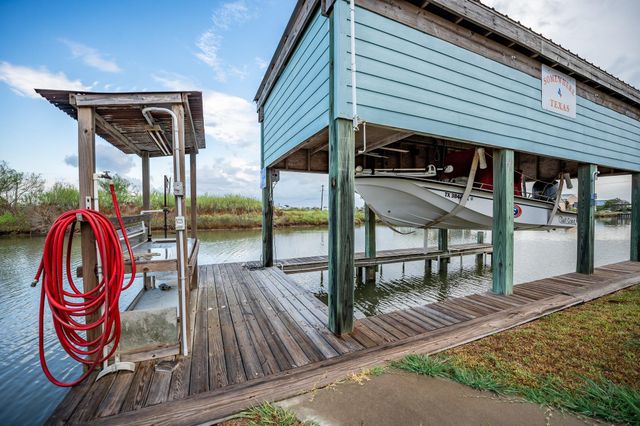 115 Albacore Street, Sargent, TX 77414