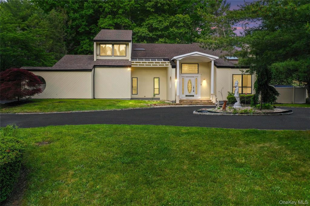 126 Bagatelle Road, Melville, NY 11747