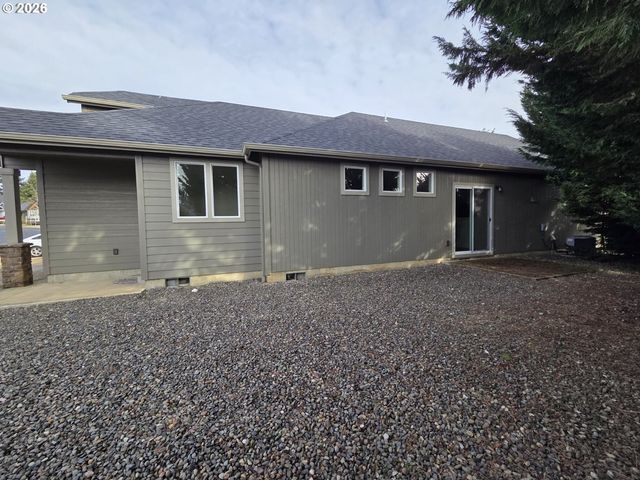 376 BENTGRASS Ct, Sutherlin, OR 97479
