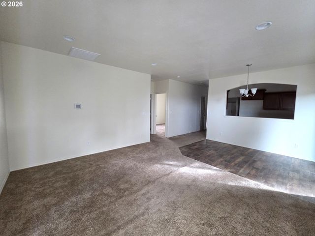 376 BENTGRASS Ct, Sutherlin, OR 97479