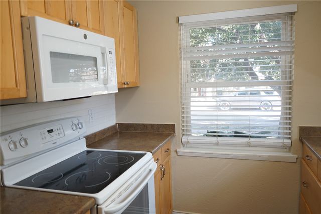 608 Hillcrest Street, Mansfield, TX 76063