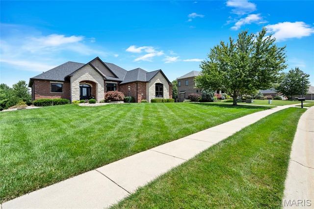 8449 Stone Ledge Drive, Edwardsville, IL 62025