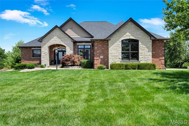 8449 Stone Ledge Drive, Edwardsville, IL 62025
