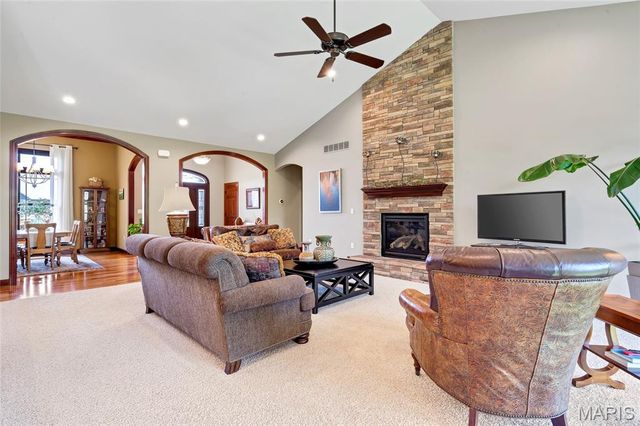8449 Stone Ledge Drive, Edwardsville, IL 62025