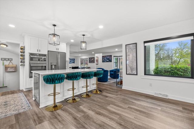 1423 St Charles STREET, Wauwatosa, WI 53213