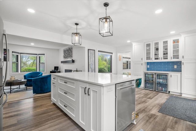 1423 St Charles STREET, Wauwatosa, WI 53213