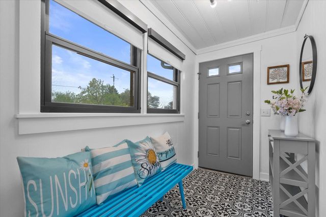 1423 St Charles STREET, Wauwatosa, WI 53213