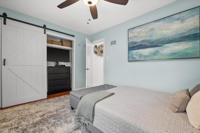1423 St Charles STREET, Wauwatosa, WI 53213