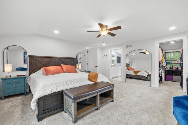 1423 St Charles STREET, Wauwatosa, WI 53213