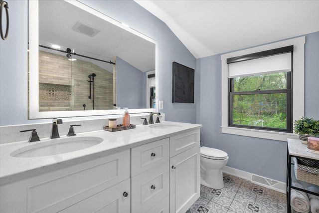 1423 St Charles STREET, Wauwatosa, WI 53213