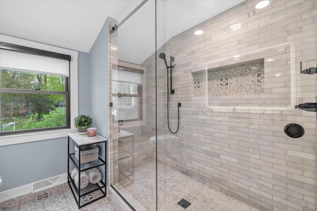 1423 St Charles STREET, Wauwatosa, WI 53213