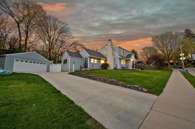 1423 St Charles STREET, Wauwatosa, WI 53213