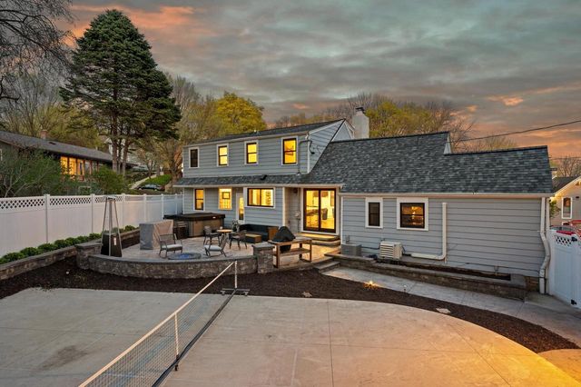 1423 St Charles STREET, Wauwatosa, WI 53213