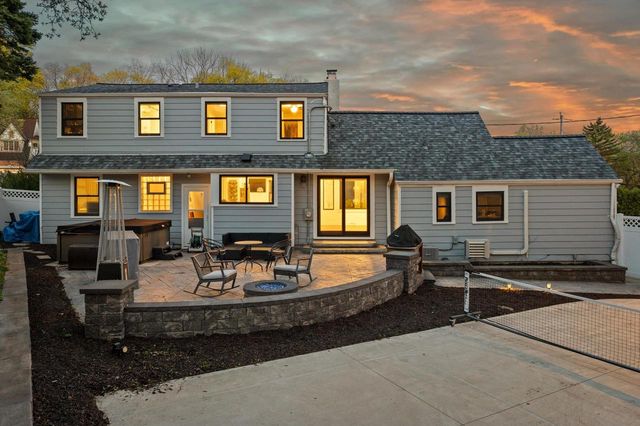 1423 St Charles STREET, Wauwatosa, WI 53213