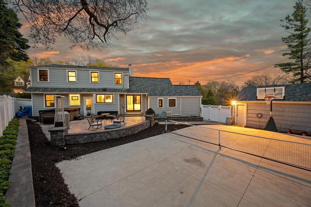 1423 St Charles STREET, Wauwatosa, WI 53213
