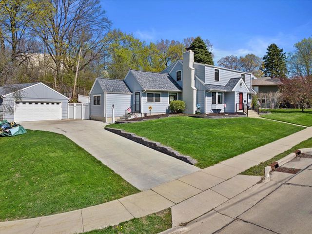 1423 St Charles STREET, Wauwatosa, WI 53213