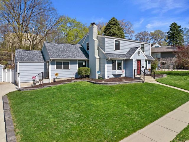 1423 St Charles STREET, Wauwatosa, WI 53213