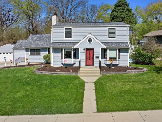 1423 St Charles STREET, Wauwatosa, WI 53213