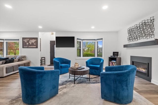 1423 St Charles STREET, Wauwatosa, WI 53213