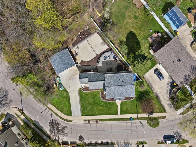 1423 St Charles STREET, Wauwatosa, WI 53213