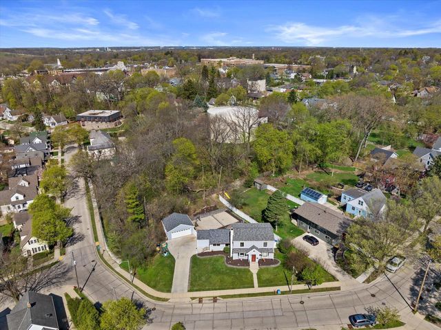 1423 St Charles STREET, Wauwatosa, WI 53213