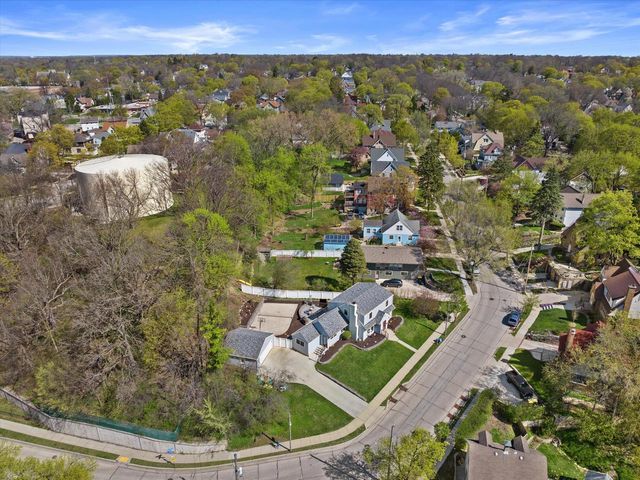1423 St Charles STREET, Wauwatosa, WI 53213