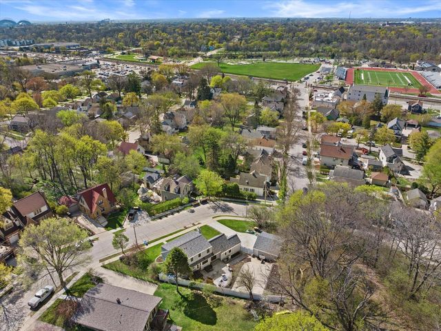 1423 St Charles STREET, Wauwatosa, WI 53213