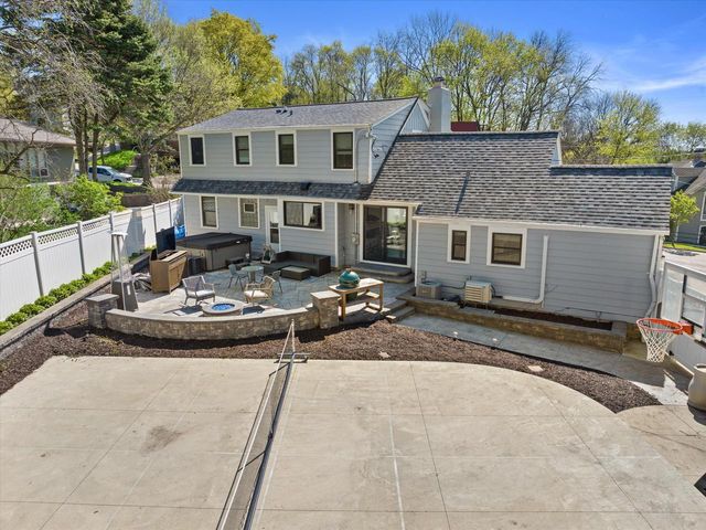 1423 St Charles STREET, Wauwatosa, WI 53213